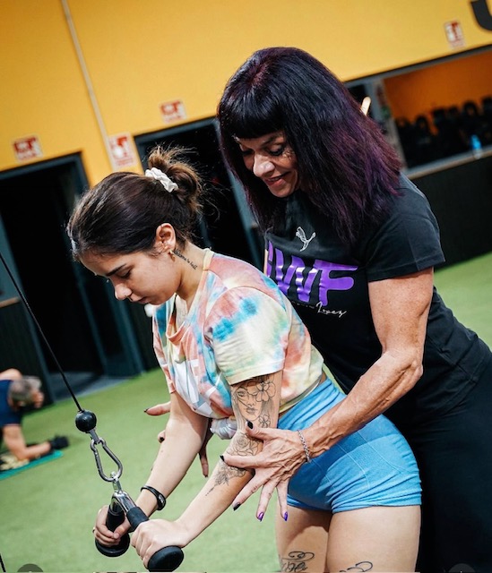 Instalaciones y equipamiento para entrenamiento de fuerza en ÉLITE MCM